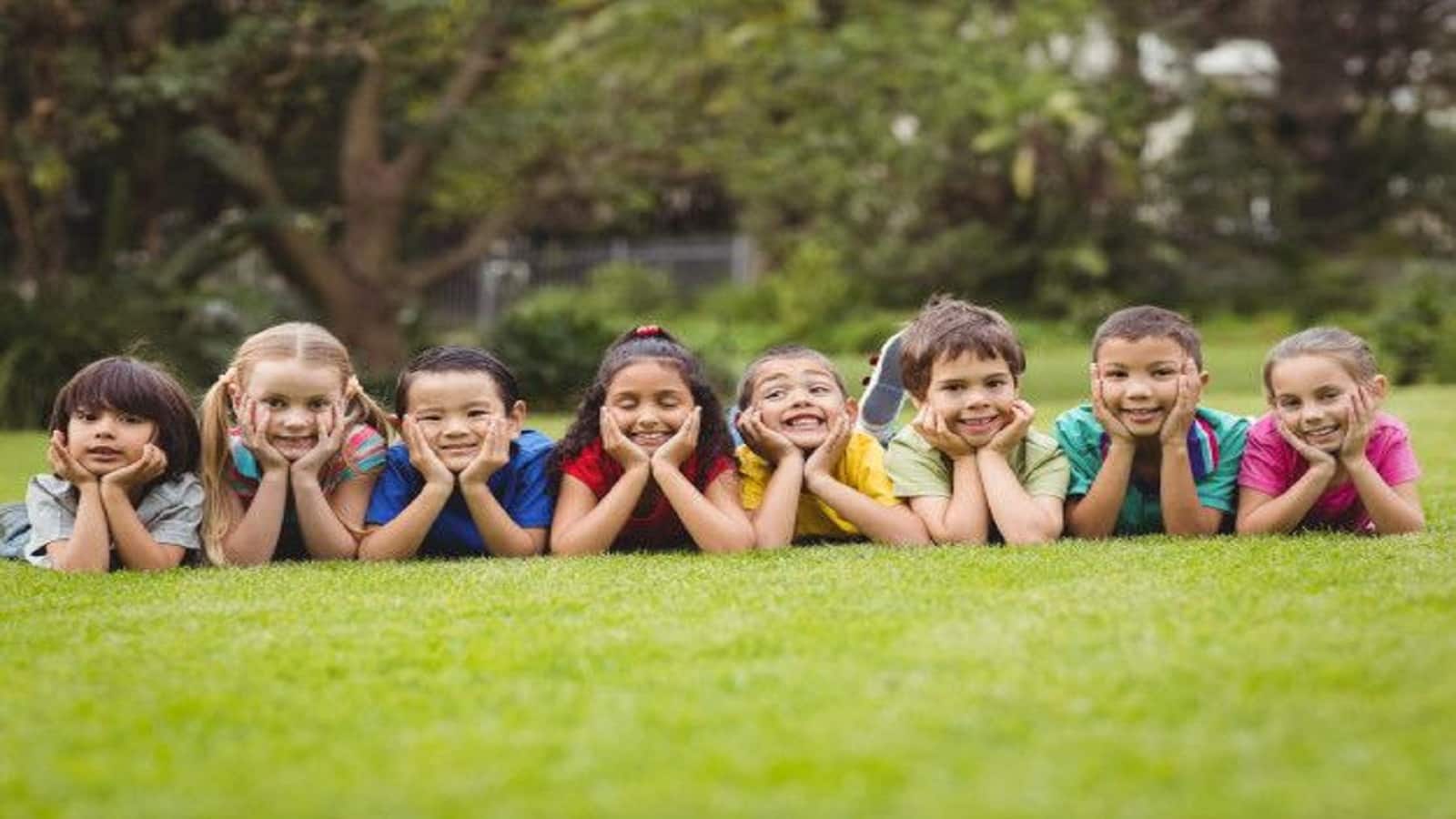 School Holiday 2026: सूरज के चढ़ते तेवर देख दिल्ली, यूपी और राजस्थान के स्कूलों में घोषित हुईं गर्मियों की छुट्टियां, जानें आपके राज्य का हाल