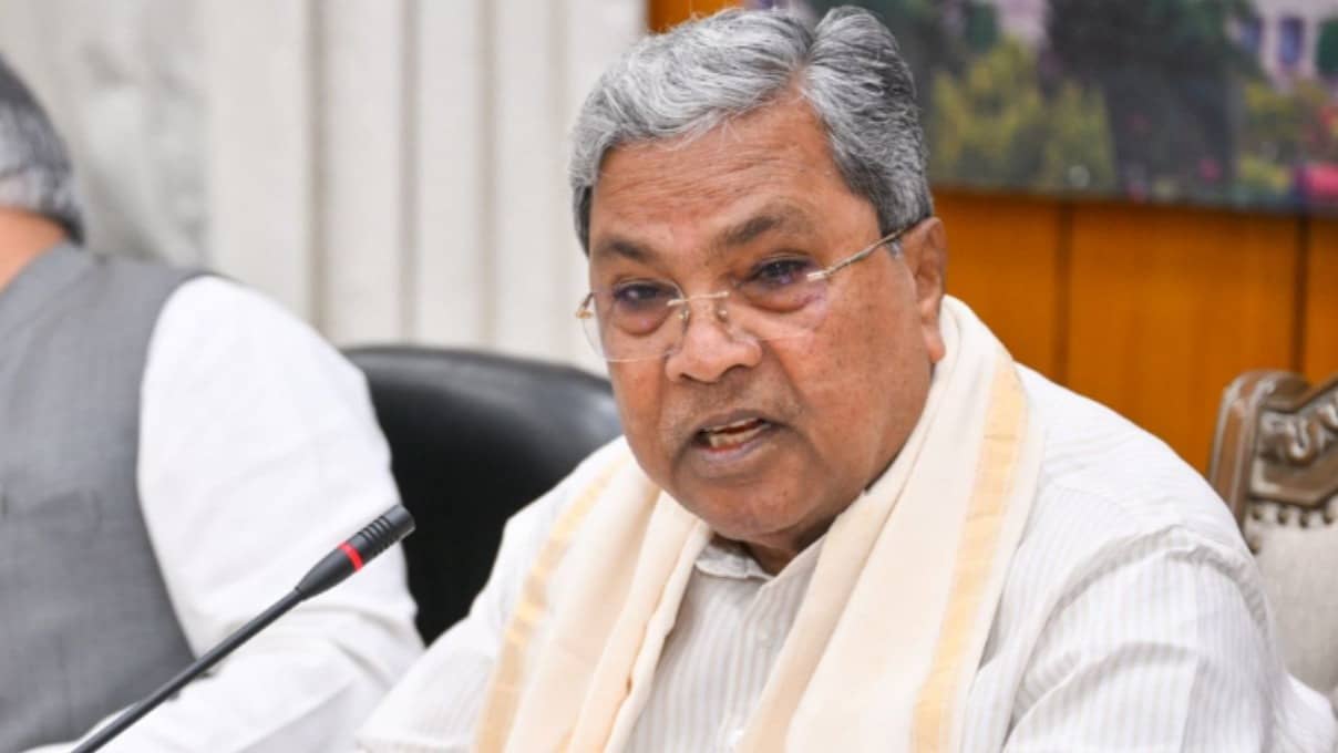 CM सिद्धारमैया आज दे सकते हैं इस्तीफा, मंत्रियों को ब्रेकफास्ट पर बुलाया लेकिन राज्यपाल बेंगलुरु में नहीं, कर्नाटक में अब होगा सियासी नाटक?