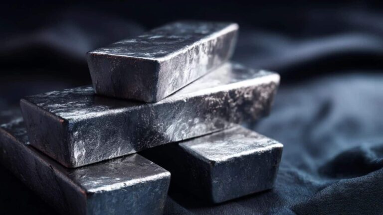 silver price today: एमसीएक्स पर चांदी 1.5% उछली, US में महंगाई के आंकड़ों से पहले कमजोर डॉलर से मिला सपोर्ट