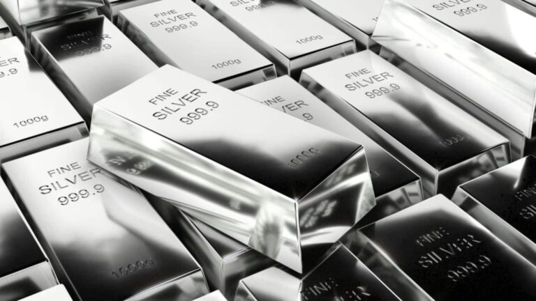 Silver Price Today: चांदी की कीमतों में भारी गिरावट, जानें दिल्ली-यूपी से लेकर बिहार तक आज क्या हैं रेट्स?