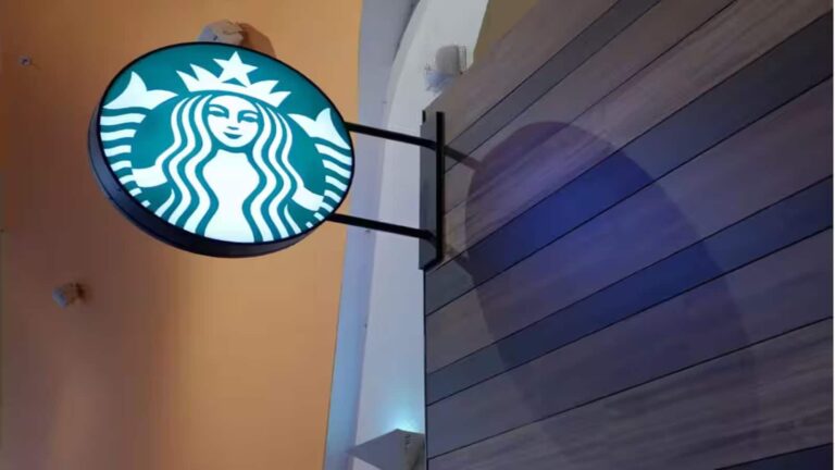 Starbucks Layoffs: स्टारबक्स में फिर छंटनी, 300 लोगों की जाएगी नौकरी; आगे US के बाहर हो सकते हैं और जॉब कट