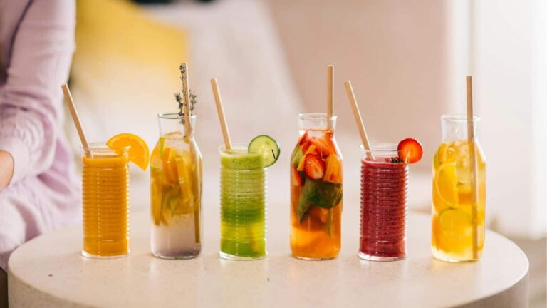 Summer Drinks: पसीना, थकान और गर्मी से परेशान? ये 10 कूलिंग ड्रिंक्स देंगी झटपट राहत