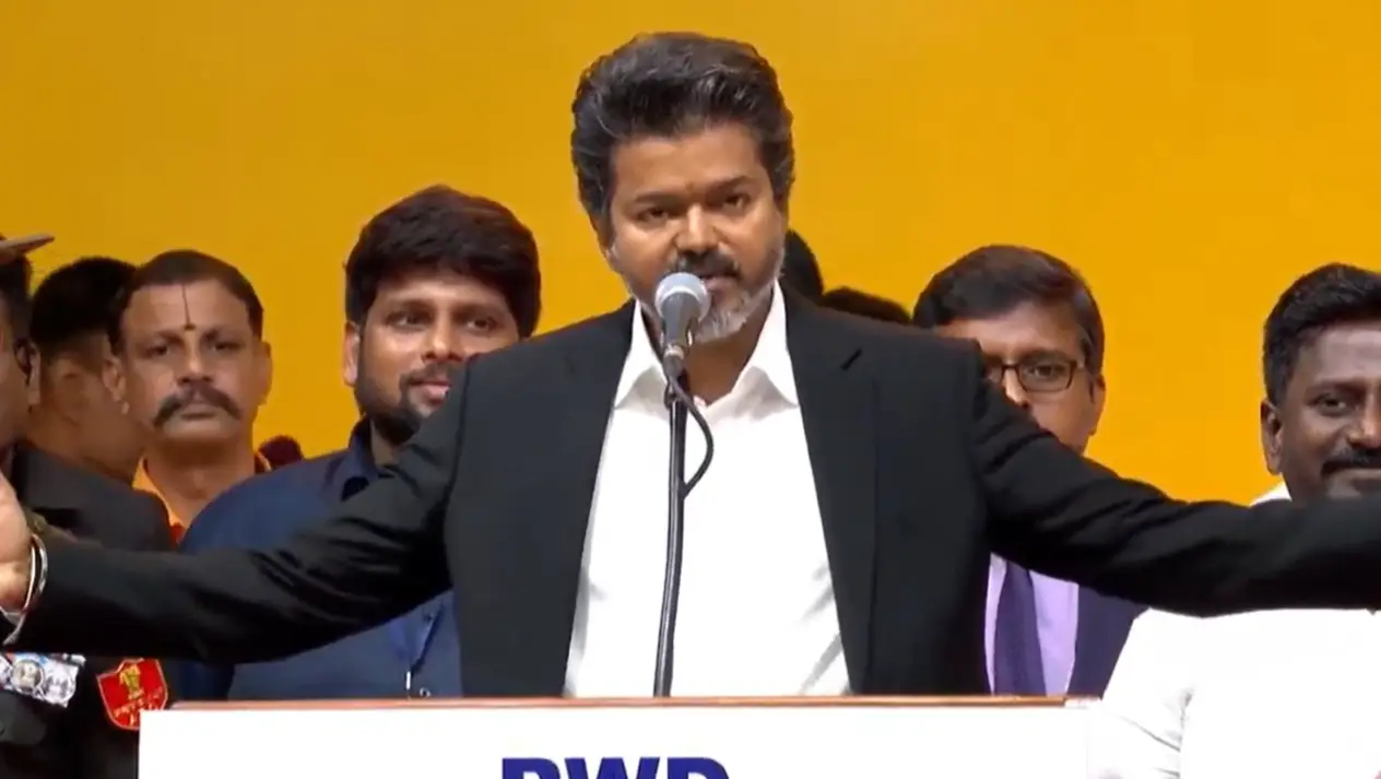 Tamil Nadu CM Vijay: तमिलनाडु में 'विजय युग' की शुरुआत, थलापति विजय बने CM; 9 मंत्रियों ने भी ली शपथ