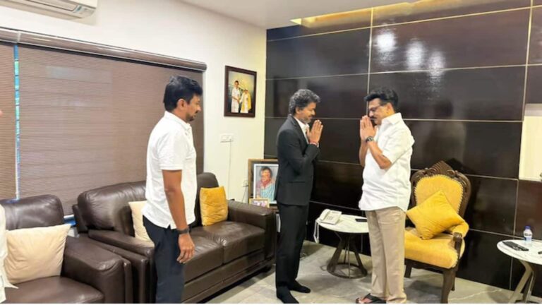 सीधे स्टालिन के घर पहुंच गए CM विजय और लगा लिया गले! तमिलनाडु में देखने को मिला गजब का सीन