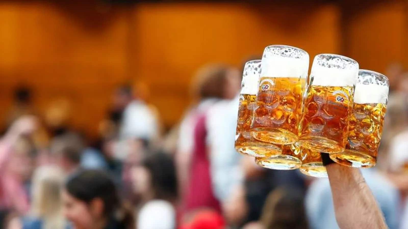 United Breweries के शेयर टूटकर आए एक साल के निचले स्तर पर, अब इन दो बातों से सपोर्ट की उम्मीद