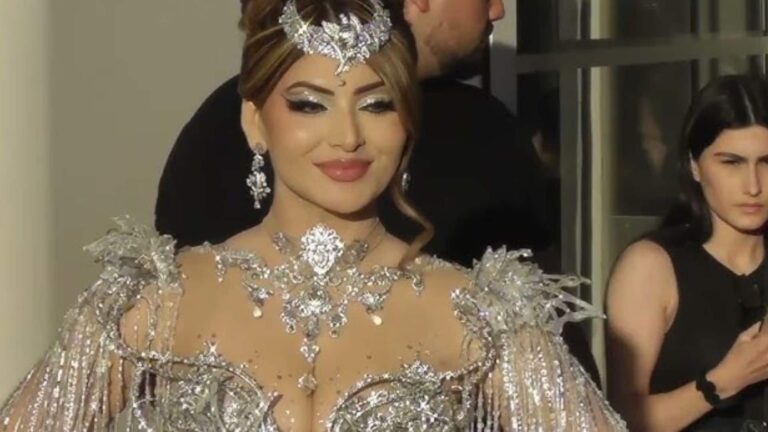 Cannes 2026: पांचवीं बार रेड कार्पेट पर चमकीं उर्वशी रौतेला, वियतनामी गाउन में बिखेरा अपनी खूबसूरती का जलवा