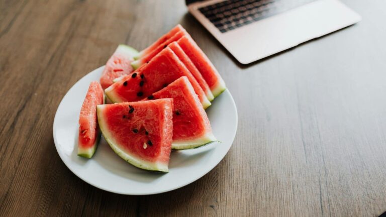 Watermelon: तरबूज दिल के लिए वरदान, नियमित सेवन से सुधरती है डाइट क्वालिटी, रिसर्च में हुआ खुलासा