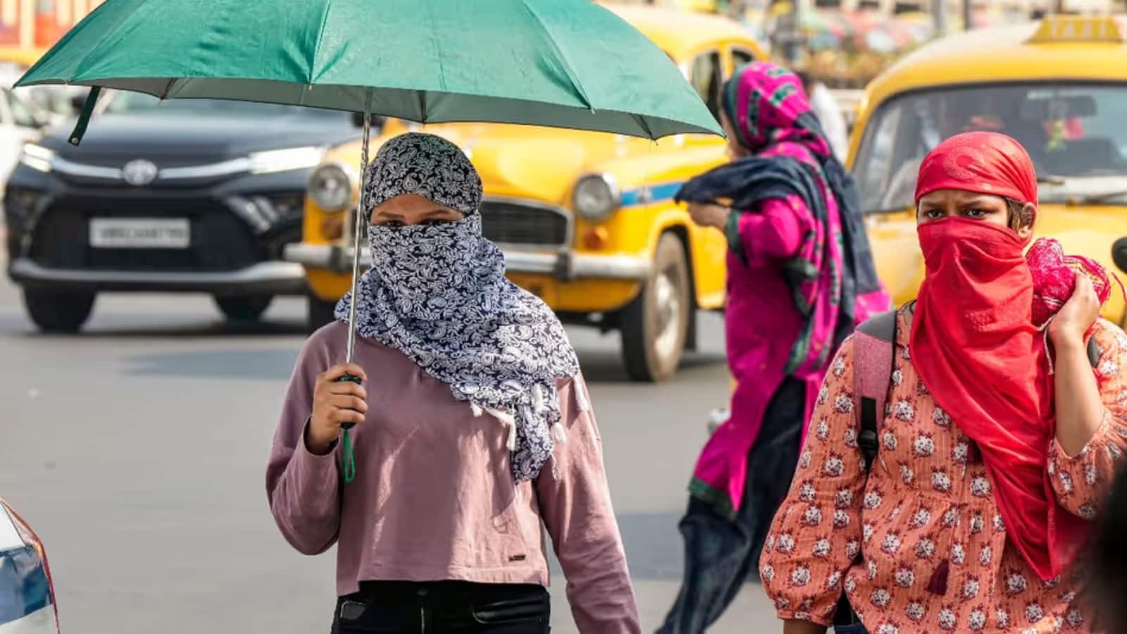 Heatwave Alert: दिल्ली, यूपी समेत कई राज्यों में हीटवेव की चेतावनी, 29 स्थानों पर पारा पहुंचा 45°C के पार, IMD ने जारी किया रेड अलर्ट