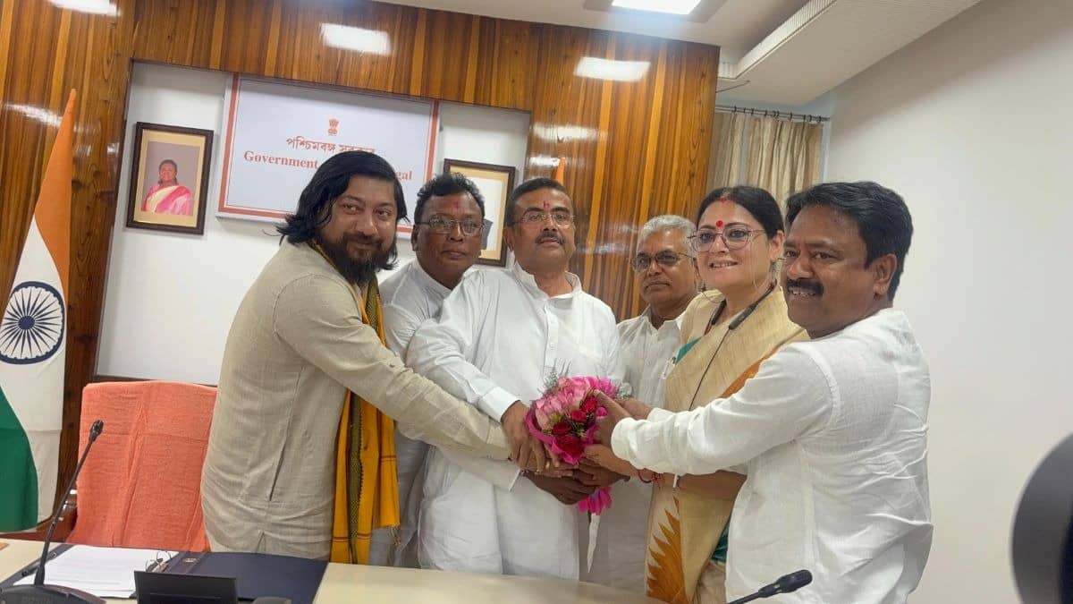 BREAKING: बंगाल से बड़ी खबर, सुवेंदु कैबिनेट के मंत्रियों का बंटा विभाग, दिलीप घोष को मिला ग्रामीण विकास मंत्रालय, पूरी List