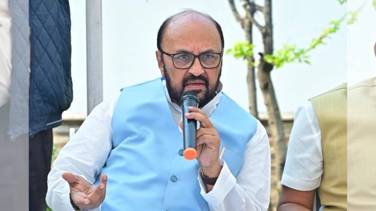'जॉनी-जॉनी यस पापा' Poem पर UP में बवाल, योगी के मंत्री ने की ऐसी कविताओं को सिलेबस से हटाने की मांग तो कांग्रेस बोली- बच्चा पेपर लीक...