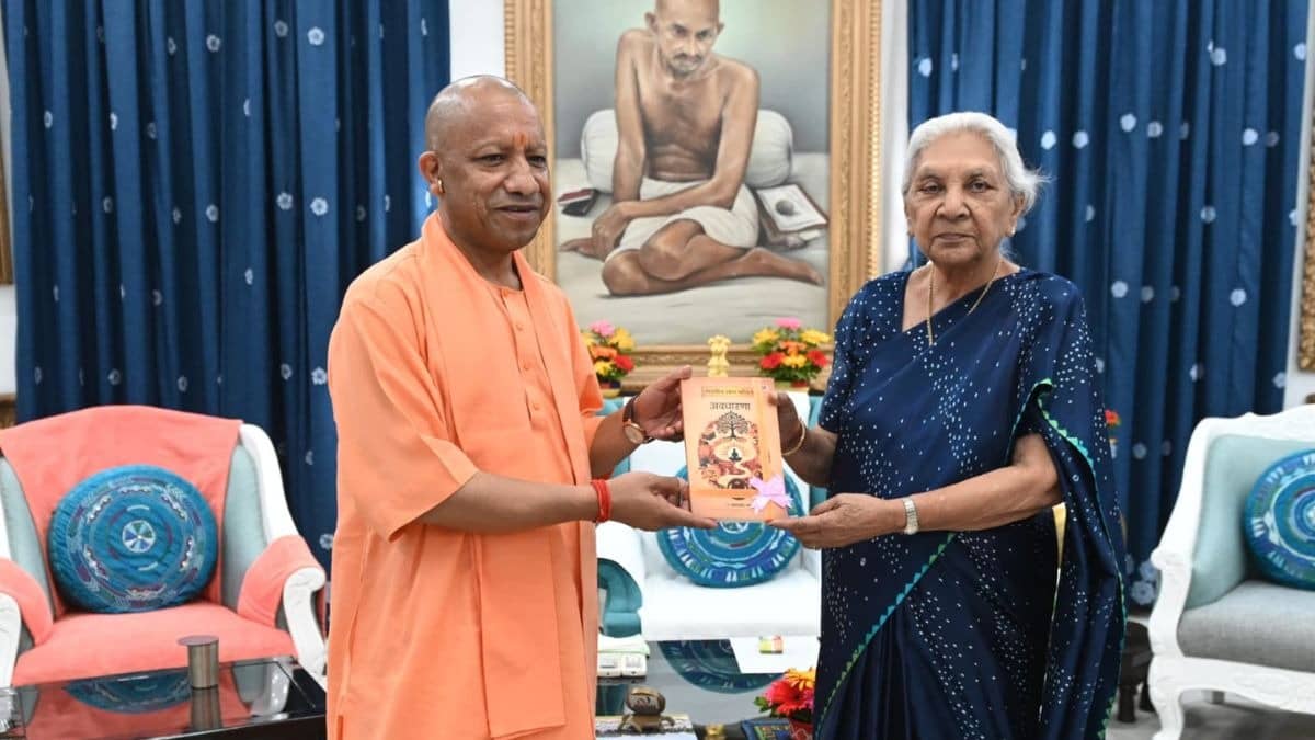 कल शाम होगा यूपी कैबिनेट का विस्तार! CM योगी ने राज्यपाल से की मुलाकात, इन नए चेहरों को लेकर लखनऊ में सियासी हलचल तेज-देखिए LIST