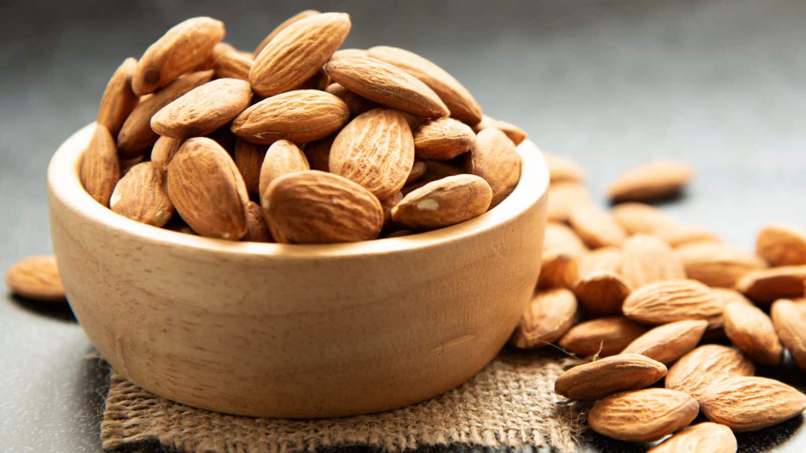 Almonds: रोज 4-6 बादाम खाने से मिल सकते हैं ये 7 जबरदस्त फायदे, जानिए क्या कहती है रिसर्च