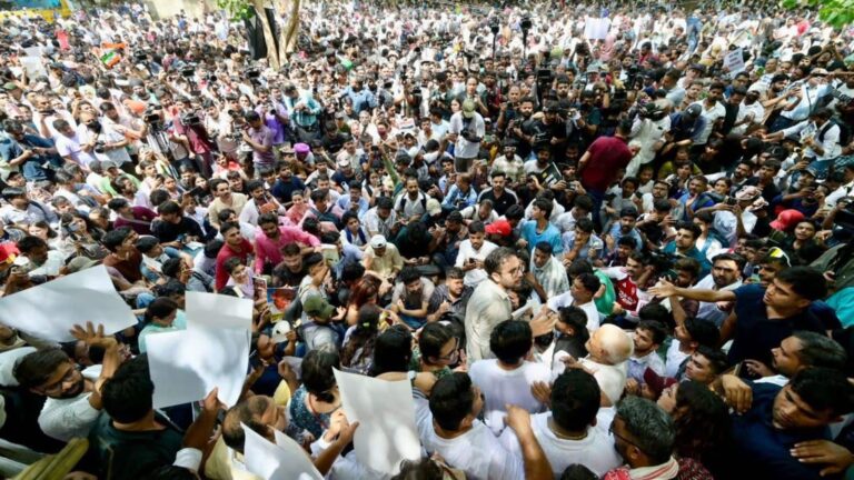 विरोध प्रदर्शन के बाद कॉकरोच जनता पार्टी के खिलाफ FIR दर्ज, 'राष्ट्रविरोध गतिविधियों' का आरोप