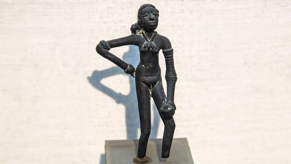 Dancing Girl: 4500 साल पुरानी ‘डांसिंग गर्ल’ पर नया विवाद, NCERT की किताब में बदली दिखी ऐतिहासिक मूर्ति