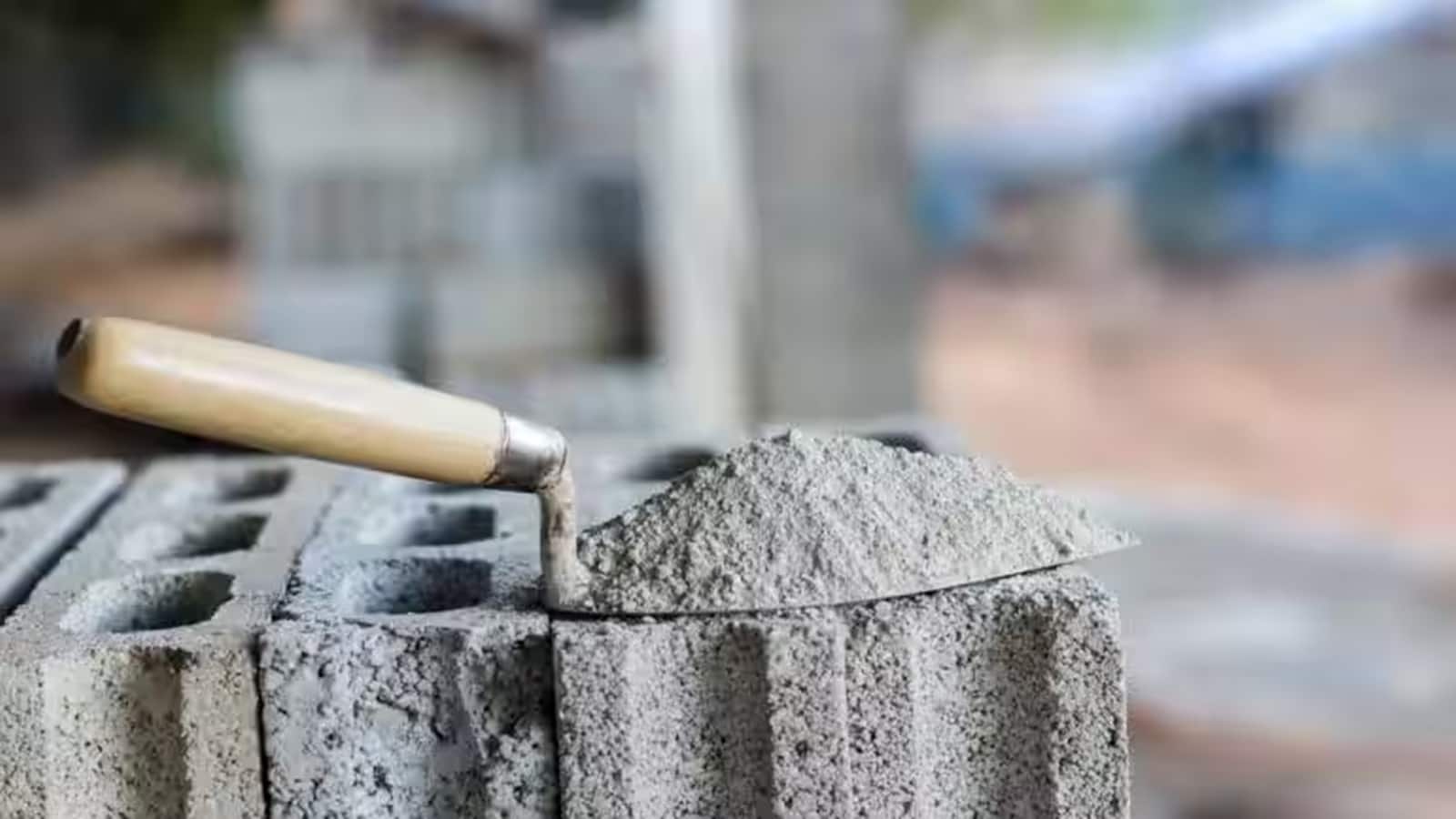 Cement Stocks : सीमेंट शेयरों में जोरदार तेजी, अल्ट्राटेक और डालमिया भारत 3% से ज्यादा भागे