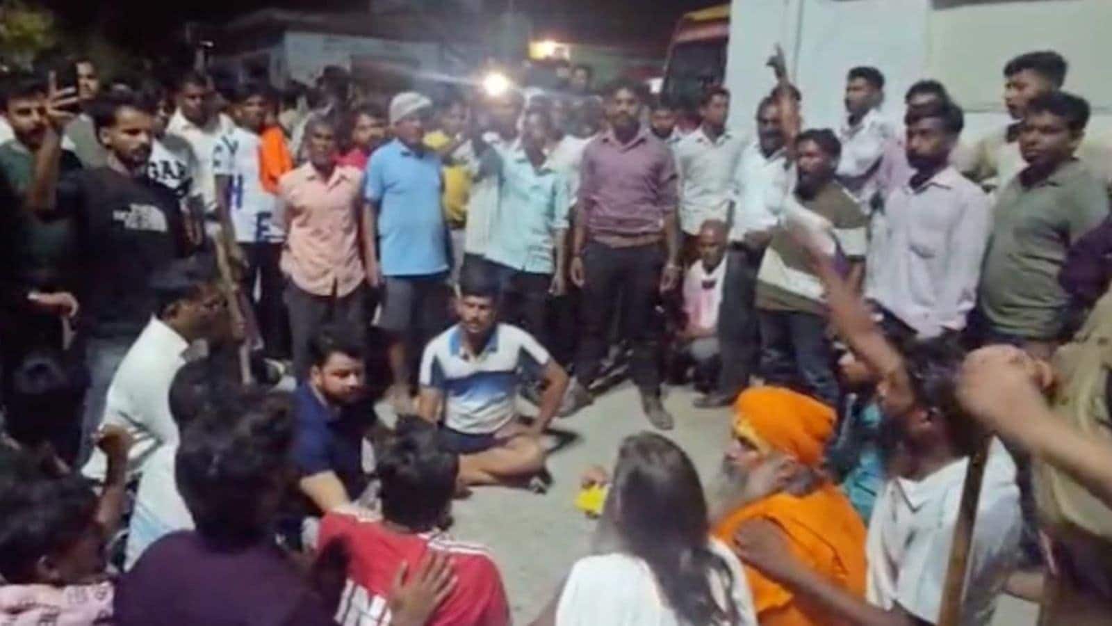Dehradun Hatyakand News: देहरादून में हिंदू युवक की हत्या पर भारी बवाल! कातिल के घर को किया आग के हवाले, बुलडोजर एक्शन भी शुरू