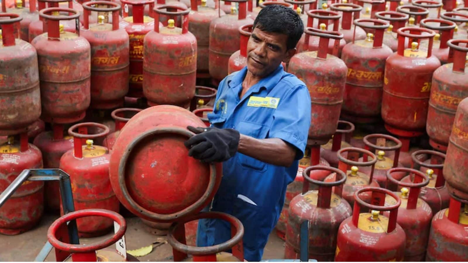 LPG Price Hike: आम जनता को बड़ा झटका! घरेलू एलपीजी सिलेंडर हुआ ₹29 महंगा, चेक करें नया रेट