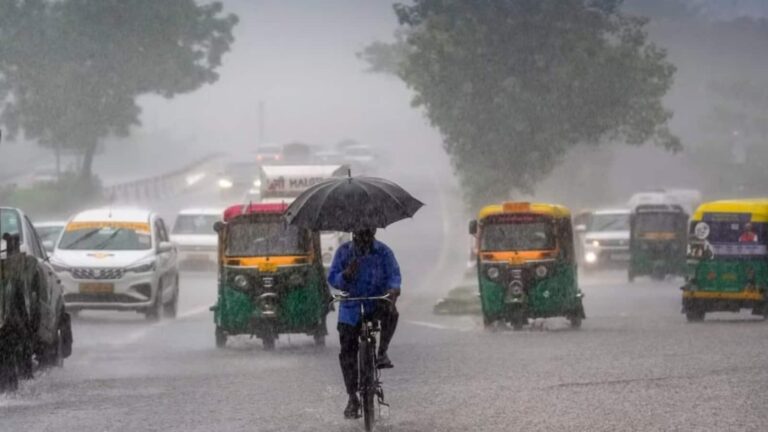 Delhi Weather Forecast: दिल्ली में बारिश-आंधी के साथ तेज हवाओं की चेतावनी, IMD ने 2 दिनों के लिए जारी किया येलो अलर्ट