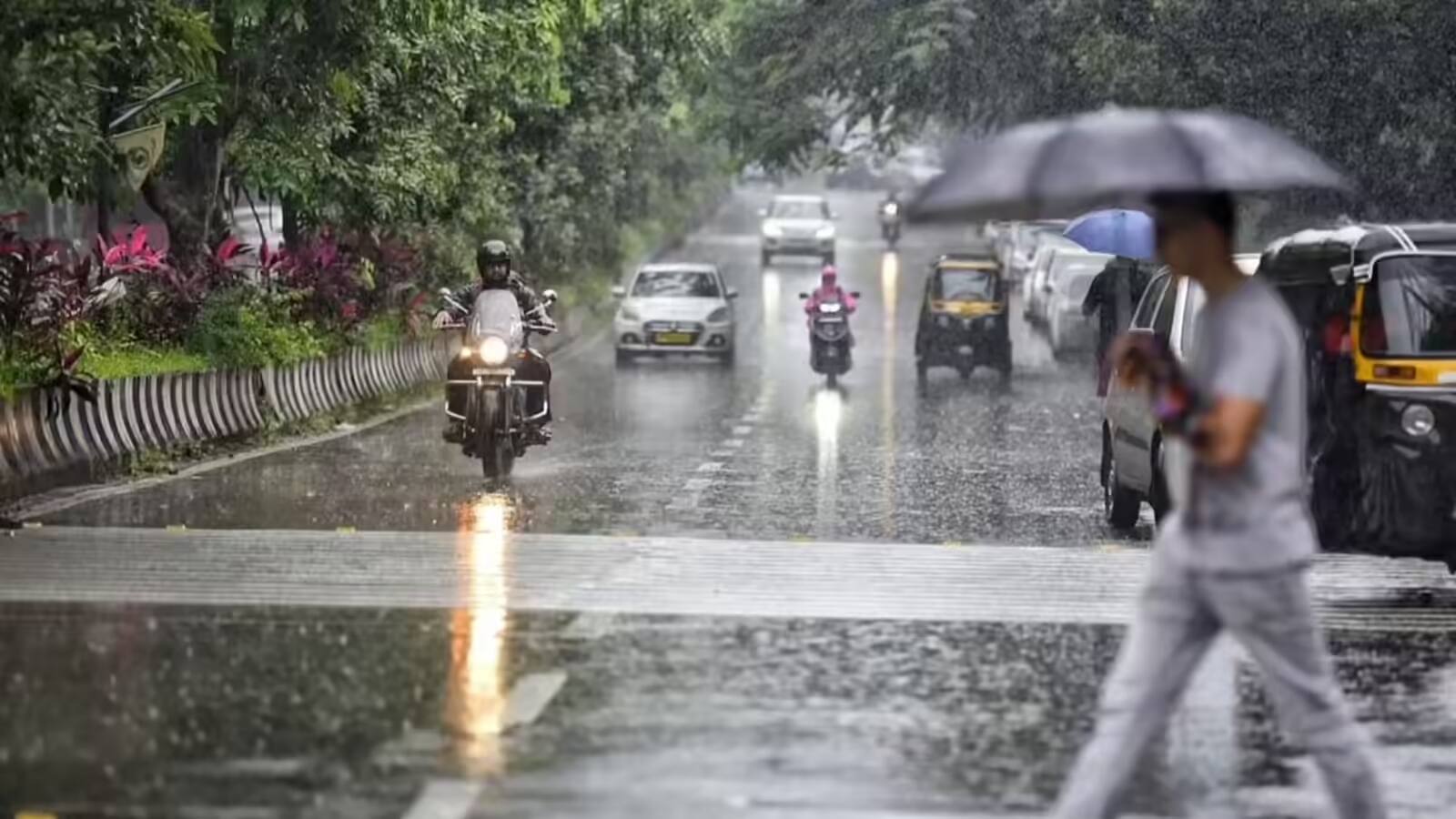 Delhi Weather Today: दिल्ली का मौसम बदलेगा करवट, आंधी-तूफान और बारिश के बीच 44°C तक पहुंचेगा तापमान