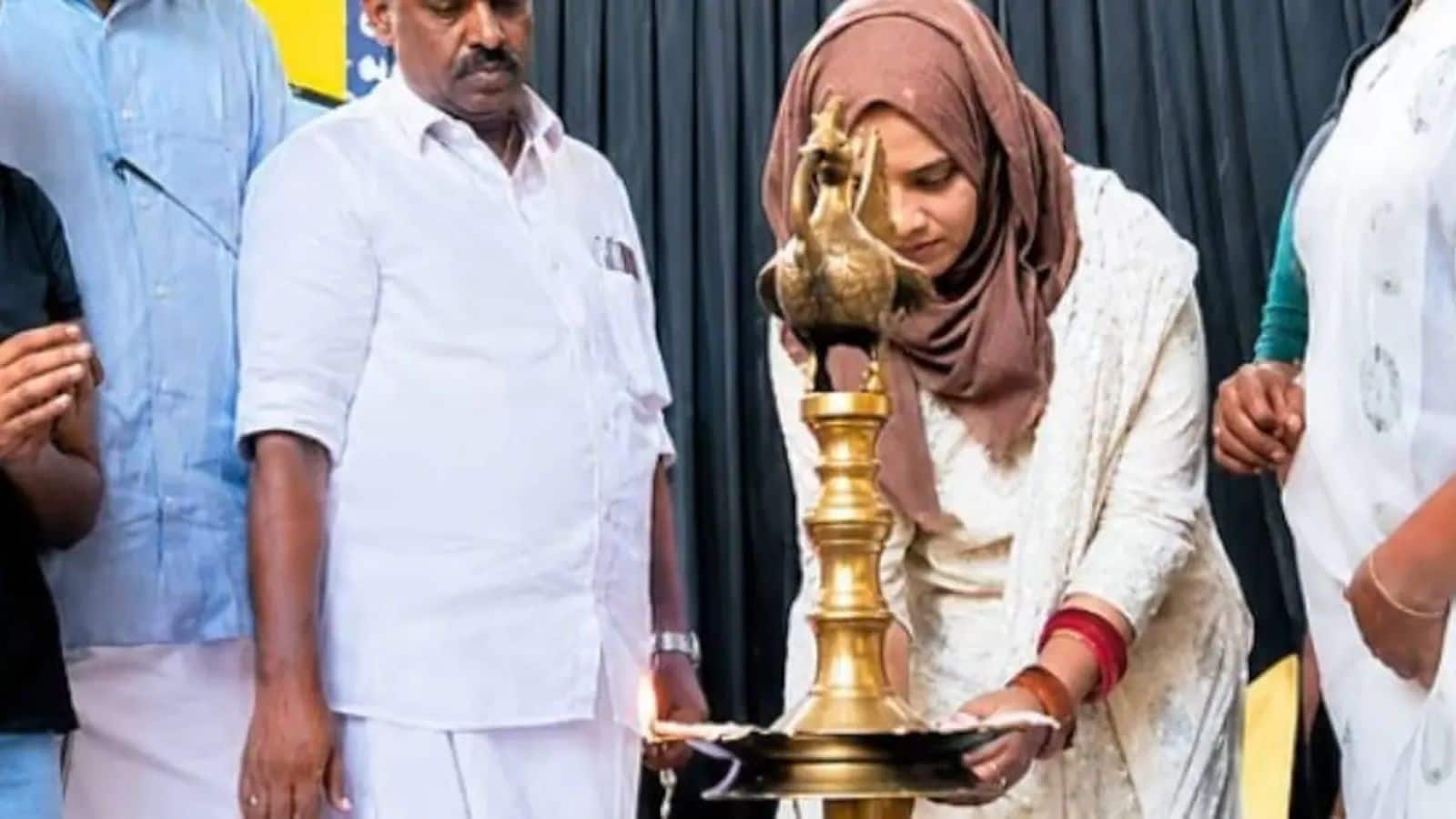 Fathima Thahliya Row: केरल में मुस्लिम लीग की विधायक के दीपक जलाने पर विवाद, फातिमा तहिलिया पर क्यों भड़के मुस्लिम संगठन?