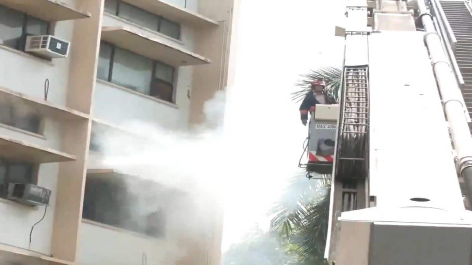 Delhi Fire News: 'यह काफी संदिग्ध भी है..'; दिल्ली में शिक्षा मंत्रालय के ऑफिस में आग लगने से हड़कंप, कांग्रेस ने उठाए सवाल