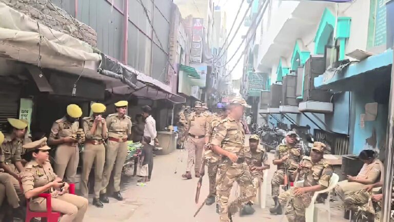 सूर्या हत्याकांड के बाद खोड़ा में पहली जुमे की नमाज, हिंदू संगठनों की चेतावनी! पुलिस ने छावनी में तब्दील किया पूरा इलाका