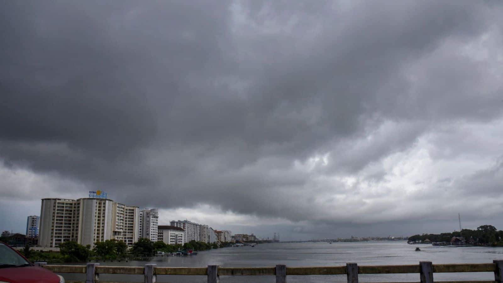 Monsoon Tracker: झारखंड, बिहार से यूपी की ओर क्यों नहीं बढ़ रहा मानसून, मुंबई में क्या 25 जून को आएगा? IMD और स्काईमेट ने अब ये बताया
