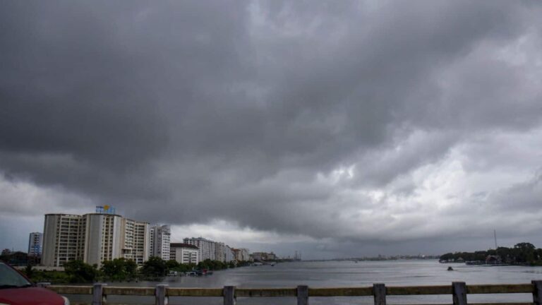 Monsoon Tracker: बिहार, झारखंड के बाद अब इन इलाकों की ओर बढ़ा मानसून, IMD ने भारी बारिश का अलर्ट दिया