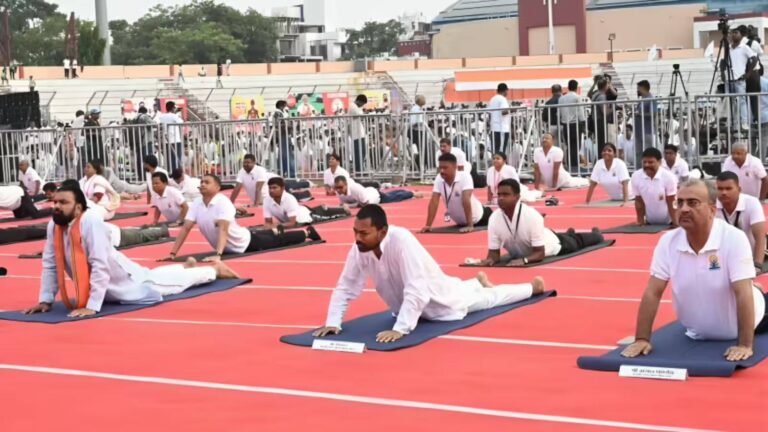 Nishant Kumar Yoga Video: बिहार के स्वास्थ्य मंत्री निशांत कुमार का योगासन वीडियो क्यों हो रहा वायरल? सोशल मीडिया पर छिड़ी बहस