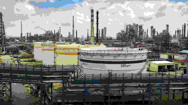 Oil & Gas Stock: मिडिल ईस्ट में शांति की उम्मीद में  ब्रेंट क्रूड में गिरावट, ONGC, ऑयल इंडिया के शेयर 2% तक टूटे