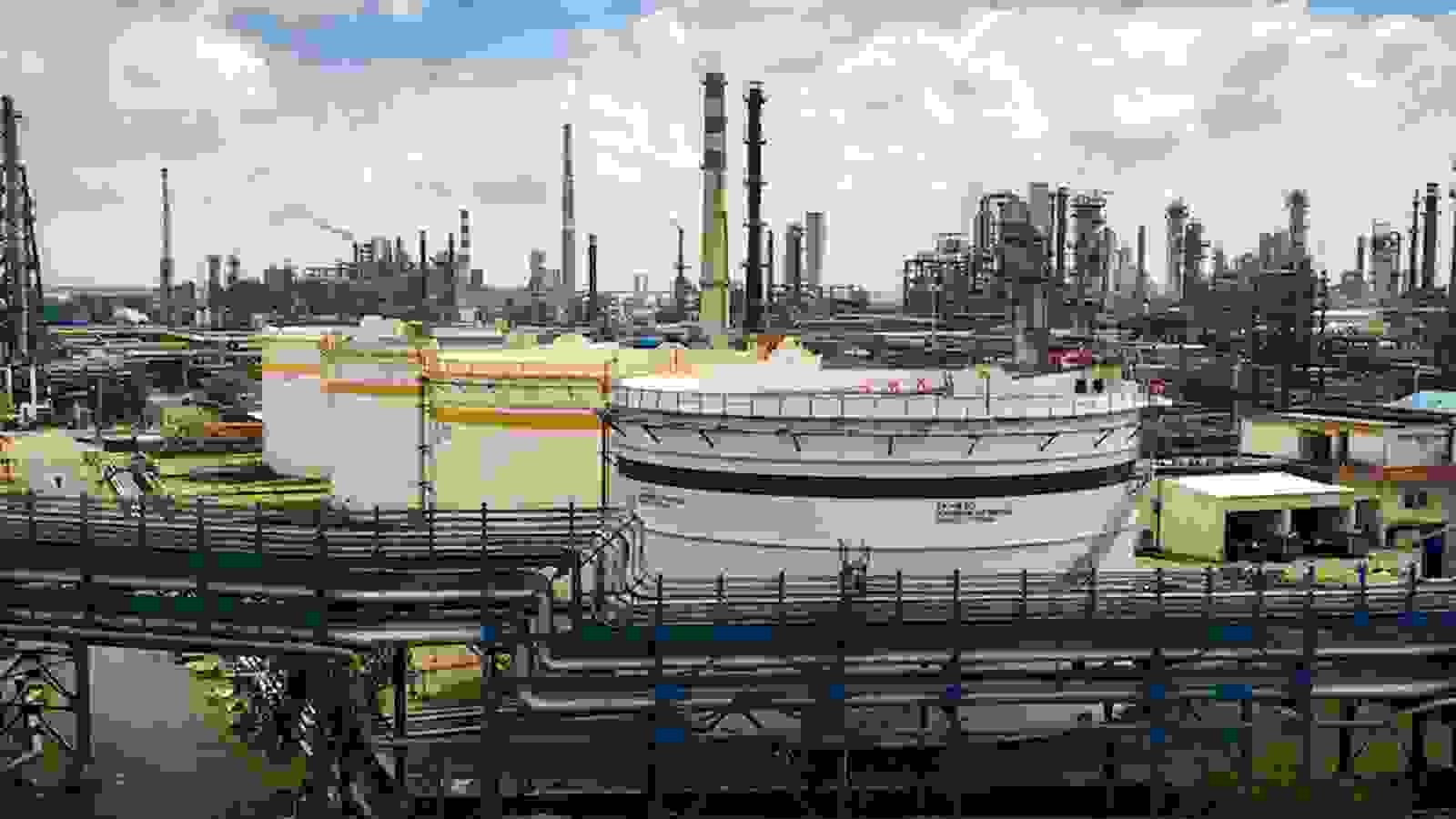 Oil & Gas Stock: मिडिल ईस्ट में शांति की उम्मीद में  ब्रेंट क्रूड में गिरावट, ONGC, ऑयल इंडिया के शेयर 2% तक टूटे