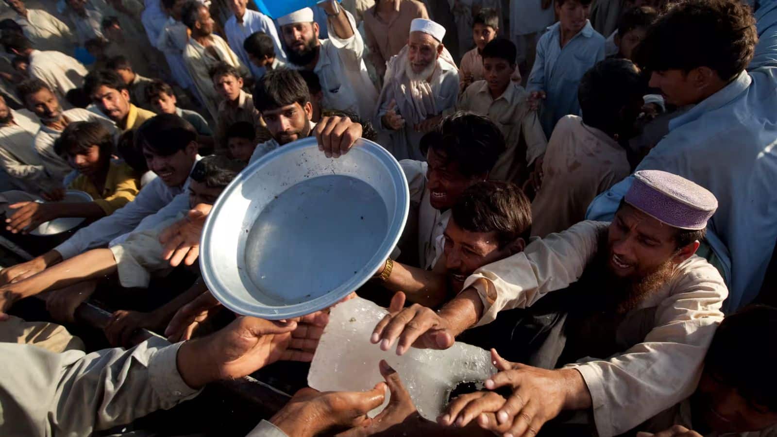 Pakistan Economic Survey: पाकिस्तान में 7 करोड़ कंगाल! सिंध से बलूचिस्तान तक गरीबी की पोल आर्थिक सर्वे ने खोली