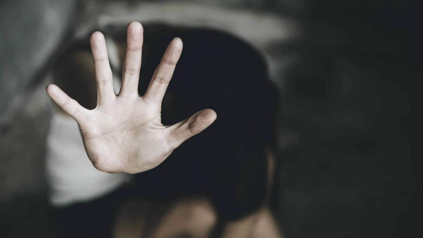 बेगूसराय में हैवानियत की हदें पार, पति को कमरे में बंद कर महिला से गैंगरेप, प्राइवेट पार्ट से निकली गोली, पत्थर और लकड़ी का टुकड़ा!