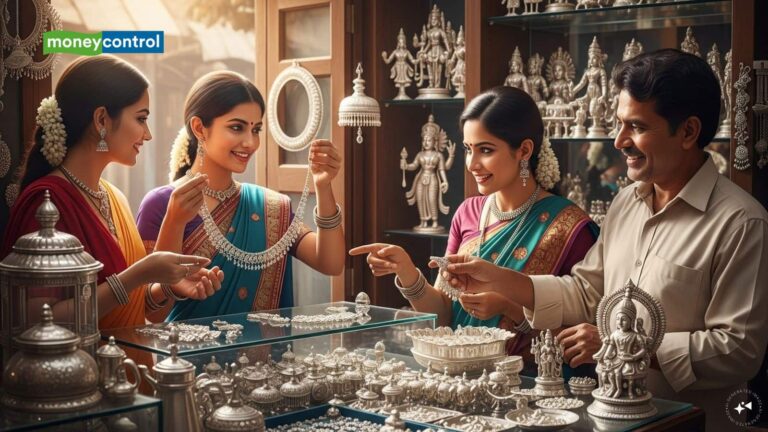 Silver Price Today: आज गुरुवार 4 जून को चांदी हुई सस्ती, जानिये दिल्ली-यूपी-बिहार में कितना कम हुआ सिल्वर रेट