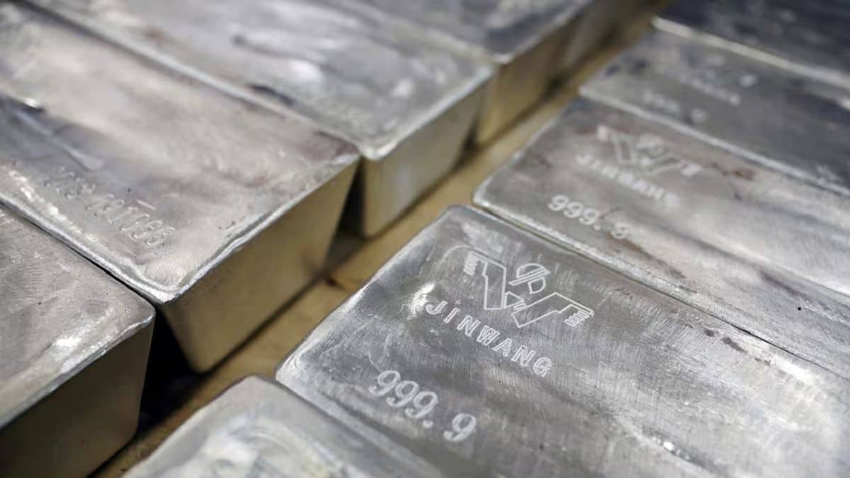 Silver Price: फेड मीटिंग से पहले चांदी धड़ाम! लगातार दूसरे दिन बड़ी गिरावट, चेक करें आज का भाव