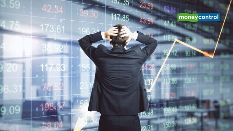 Stock Crash: टाटा के स्टॉक में 6 साल की सबसे बड़ी गिरावट, ₹80000 करोड़ डूबे; अब क्या करें निवेशक?