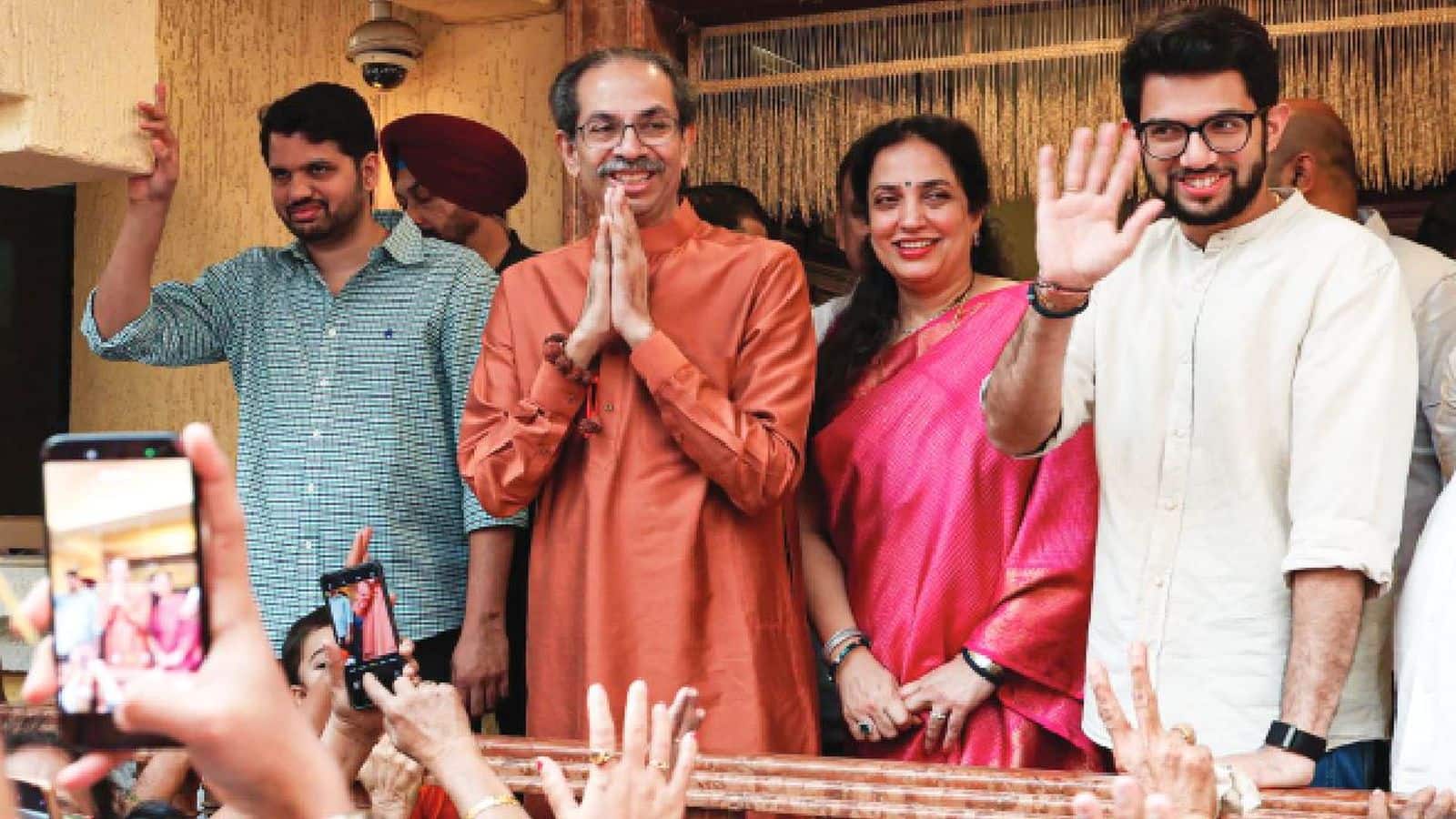 शिवसेना UBT में एक और टूट तय! दिल्ली पहुंचे उद्धव सेना के 6 सांसद, लोकसभा स्पीकर से मिलकर नया गुट बनाने का करेंगे दावा