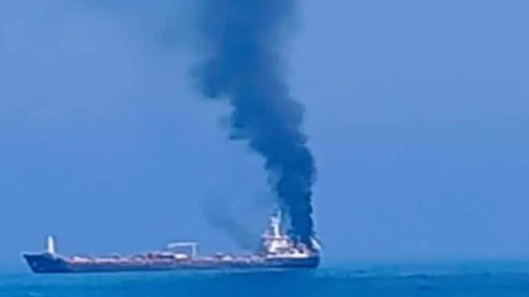 US attack Indian ship: ओमान तट के पास एक और जहाज पर अमेरिका का भीषण हमला, US हमले में लापता तीनों भारतीय नाविकों की मौत