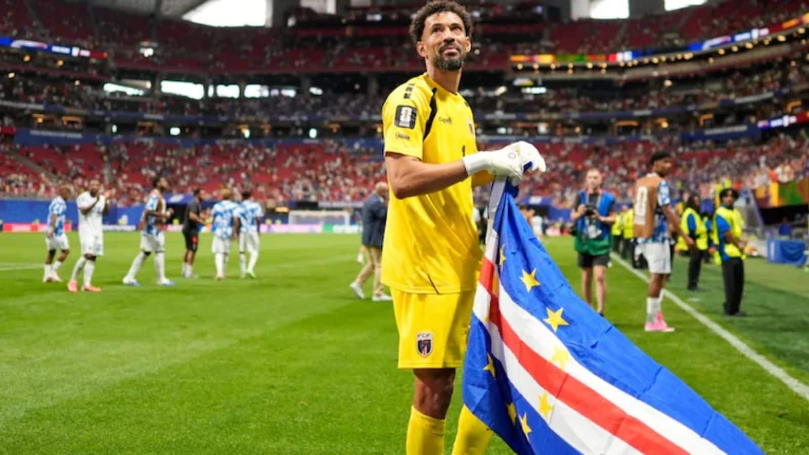 रातों रात 6.2 मिलियन इंस्टाग्राम फॉलोअर्स! 40 की उम्र में FIFA वर्ल्ड कप में डेब्यू करने वाले गोलकीपर वोजिन्हा की कहानी चमत्कृत करने वाली