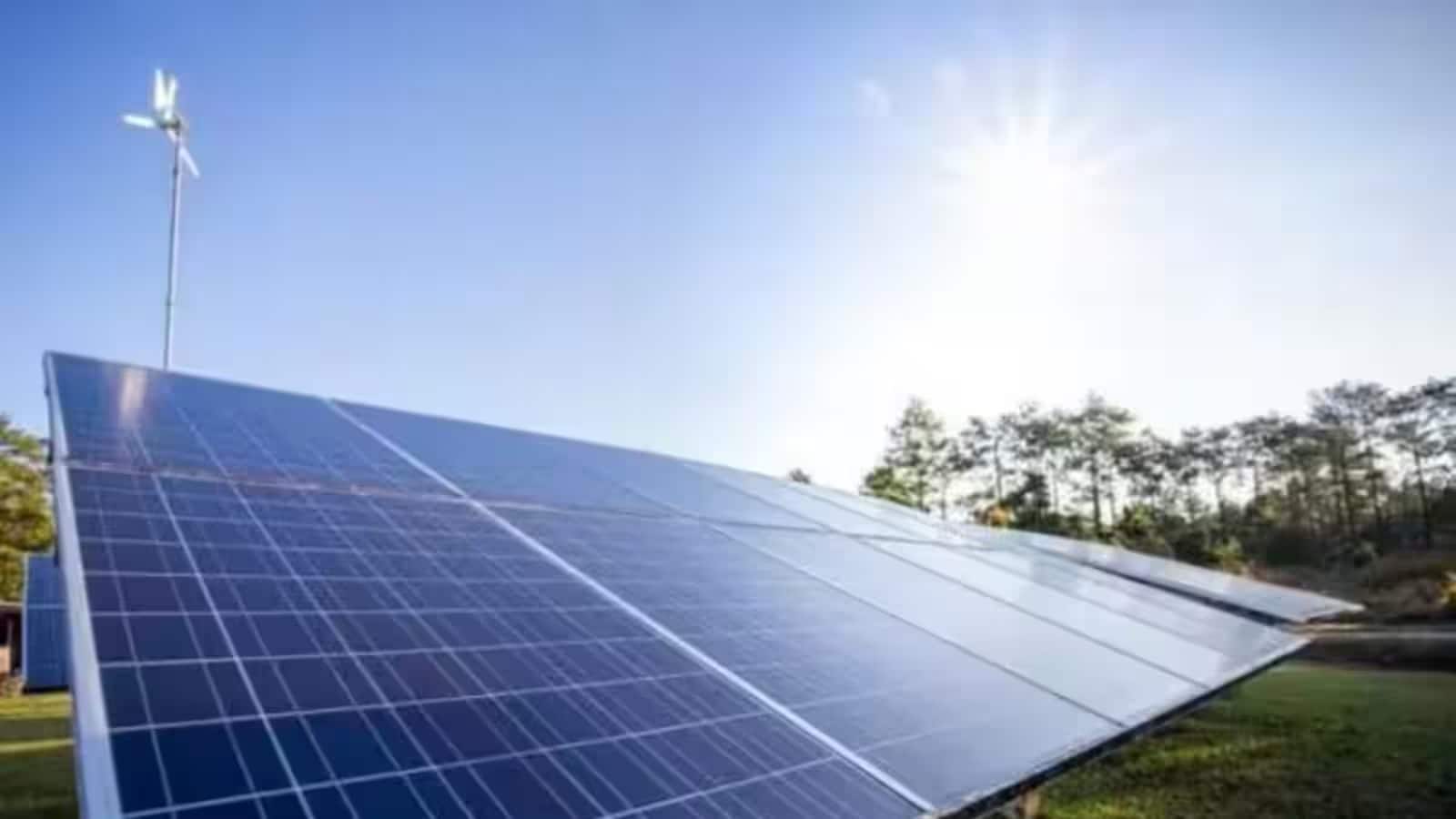 ACME Solar Share Price: ₹2500 करोड़ का QIP, चमके शेयर, 4% का जोरदार उछाल