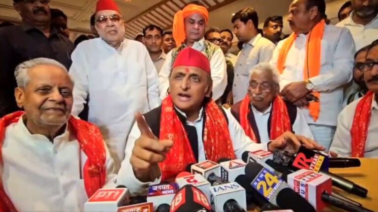 Akhilesh Yadav: यूपी में 2027 से पहले होगा विधानसभा चुनाव? अखिलेश यादव बोले- सपा और जनता तैयार, ये सरकार एक दिन भी कुर्सी…
