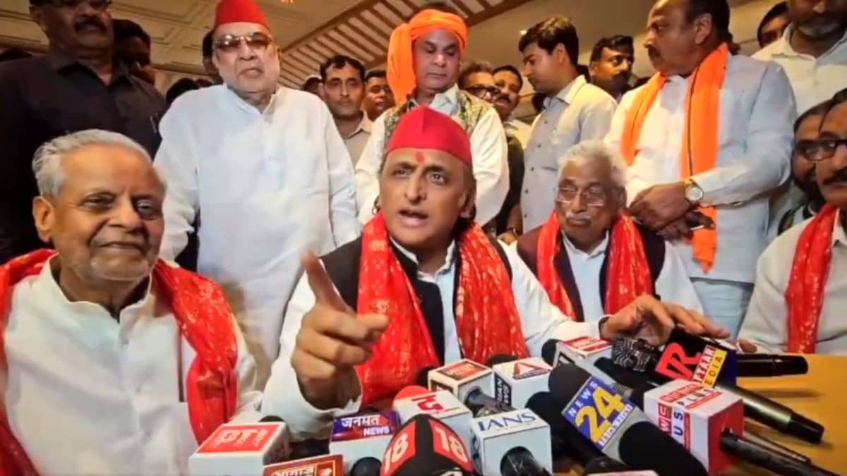 Akhilesh Yadav: यूपी में 2027 से पहले होगा विधानसभा चुनाव? अखिलेश यादव बोले- सपा और जनता तैयार, ये सरकार एक दिन भी कुर्सी…