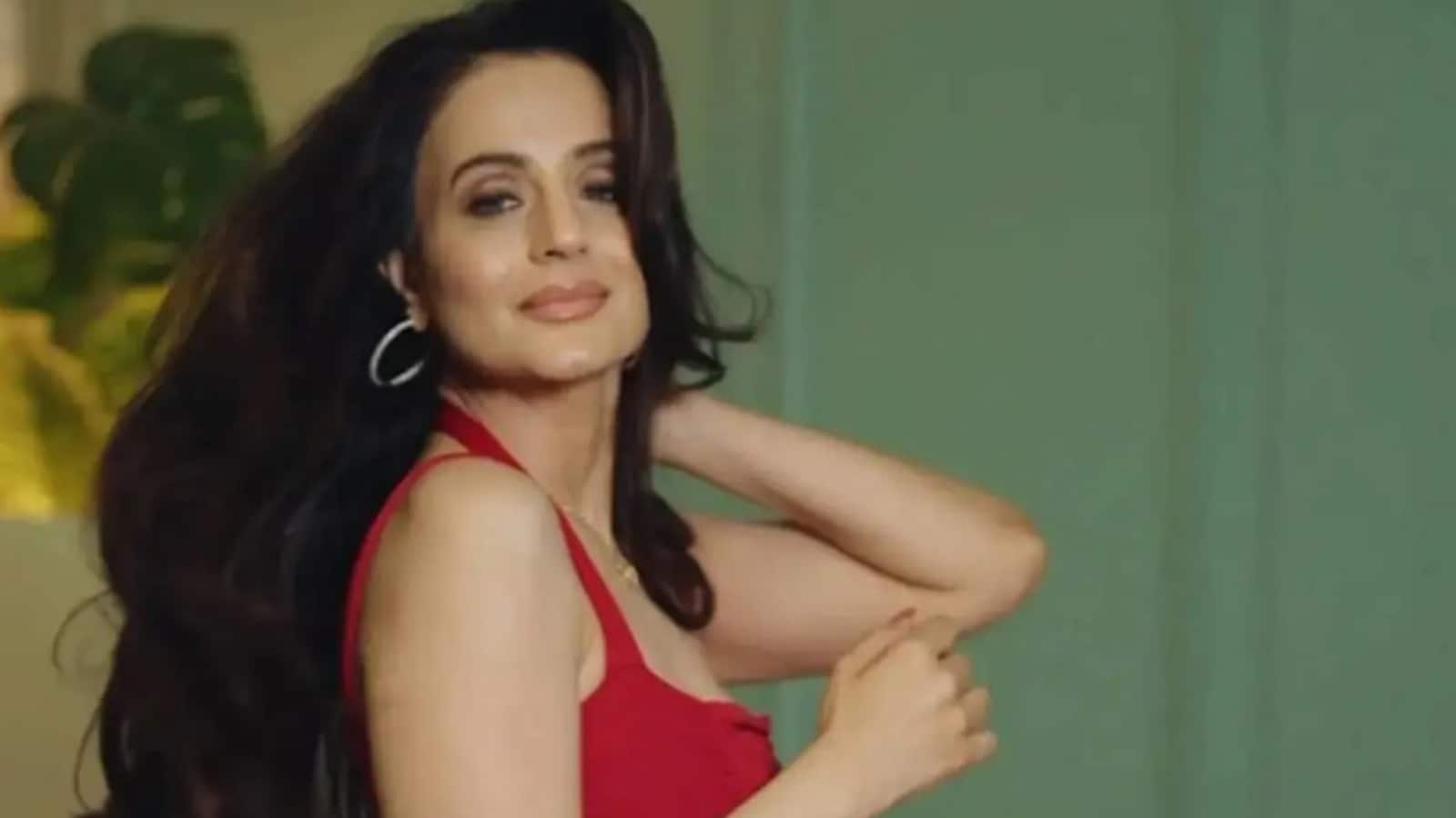 Ameesha Patel: अमीषा पटेल ने 'गदर' और  रणवीर सिंह की 'धुरंधर' का किया कंपेरिजन, बोलीं0 'हमारे पास सबसे ज़्यादा दर्शक आए'