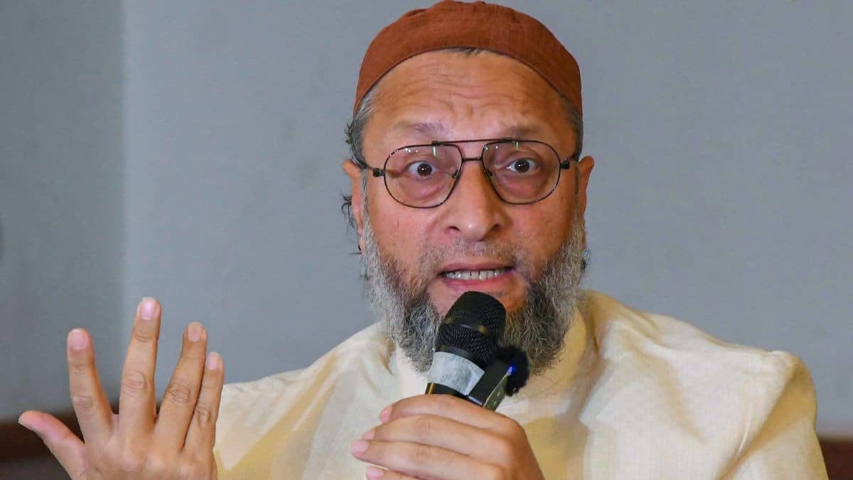 'SIR के नाम पर जरूरतमंदों के राशन रोके जा रहे', ओवैसी का बंगाल सरकार पर आरोप, बोले- ऐसा लग रहा है जैसे ये योजना 'प्रिंस शुभेंदु' ही चला रहे