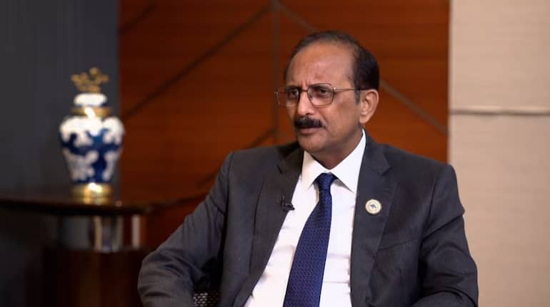 SBI चेयरमैन का मॉनेटरी पॉलिसी पर बड़ा बयान, कहा-अभी इंटरेस्ट रेट में बदलाव नहीं होना चाहिए
