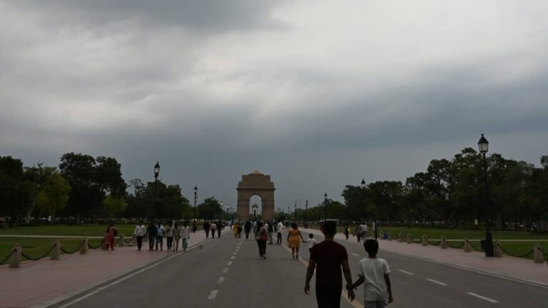 दिल्ली-NCR समेत 11 राज्यों में तेज आंधी-तूफान और बारिश की चेतावनी, सतर्क रहने की सलाह; जानें IMD का ताजा अपडेट