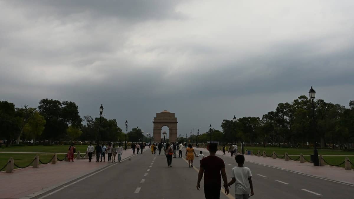 दिल्ली-NCR समेत 11 राज्यों में तेज आंधी-तूफान और बारिश की चेतावनी, सतर्क रहने की सलाह; जानें IMD का ताजा अपडेट