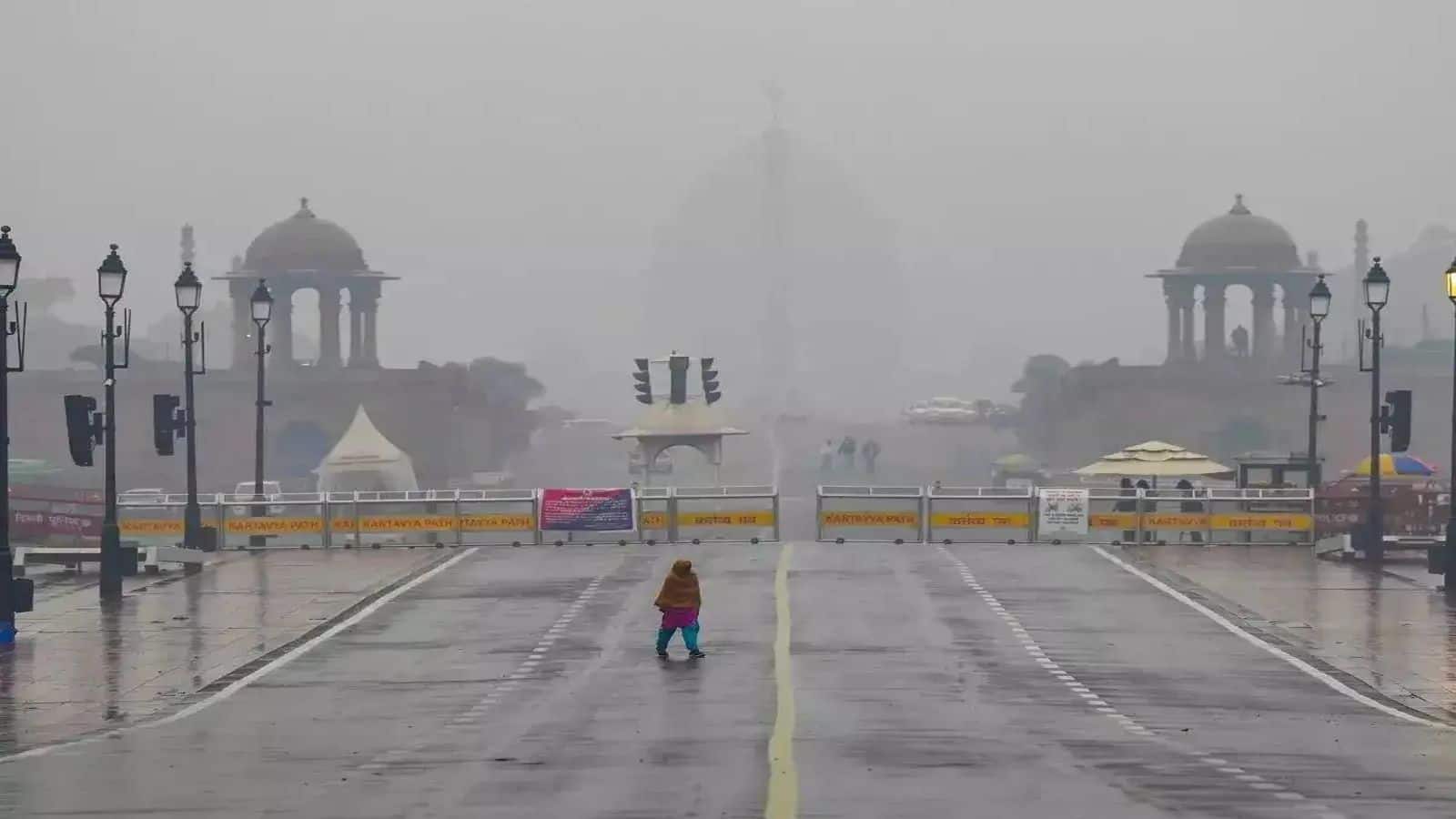IMD Weather Update: दिल्ली-NCR में आज मूसलाधार बारिश के आसार! 'रेड अलर्ट' जारी, 100 kmph की रफ़्तार से हवा चलने की चेतावनी