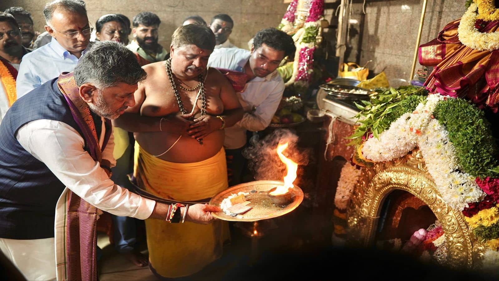 DK Shivakumar News: 'हिंदू धर्म से जुड़ी है मेरी पहचान...'; कर्नाटक के जरिए हिंदू वोट साधने की कोशिश में कांग्रेस