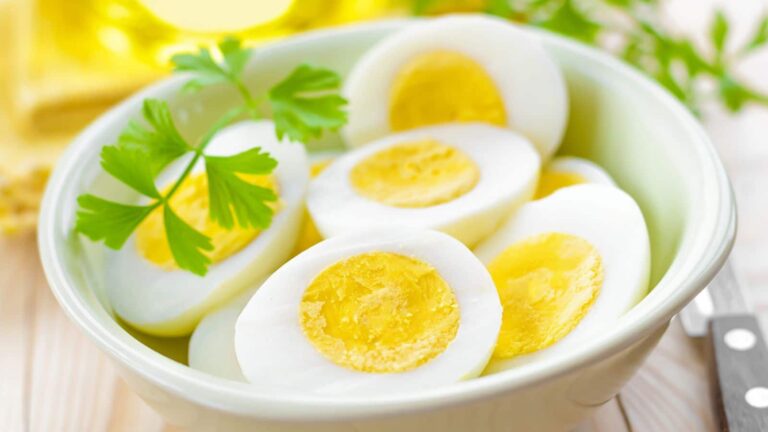 Egg: अंडे खाने के 5 फायदे, एक्सपर्ट से जानिए कि क्या इससे वेट लॉस में मिलती है मदद